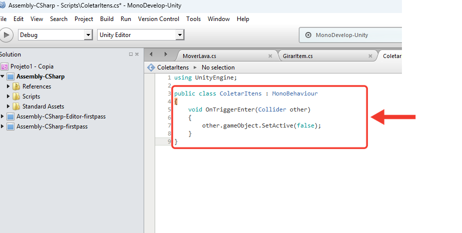 MonoDevelop com o código do ColetarItens colado no arquivo. Uma moldura e uma seta vermelhas destacam o código