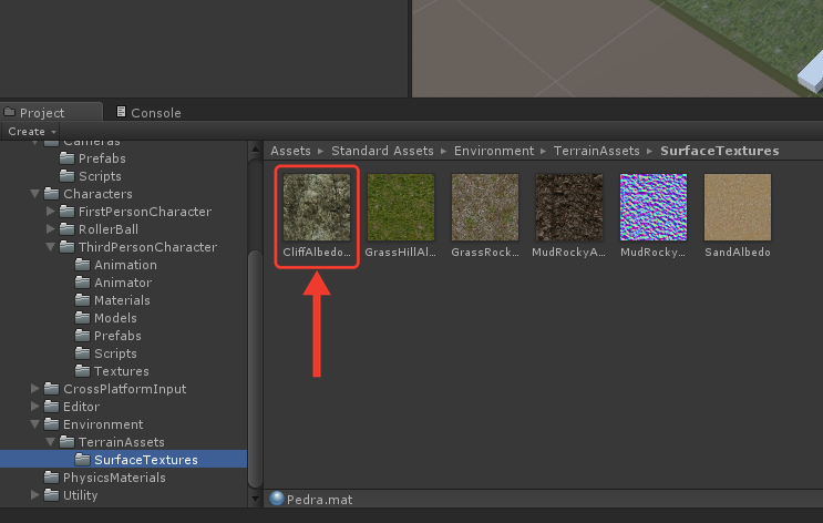 Pasta SurfaceTextures com as seis texturas. Uma marcação vermelha com seta destaca a CliffAlbedoSpecular, de aspecto rochoso
